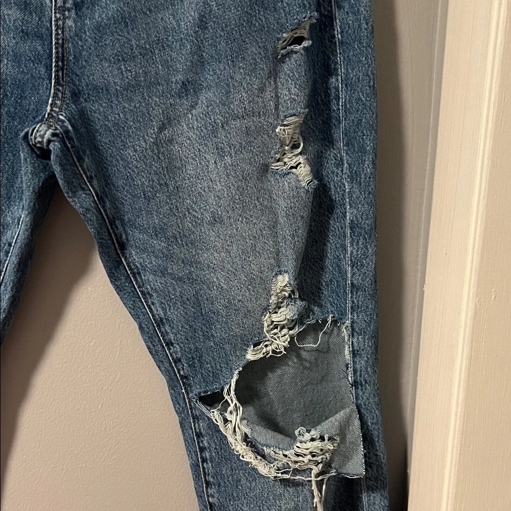 Aeropostale Relaxed Fit Ripped Blue Jeans